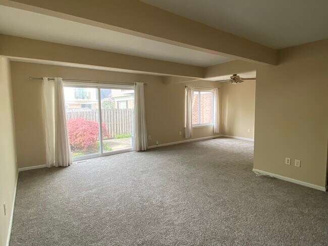 Foto del edificio - 37283 Charter Oaks Blvd