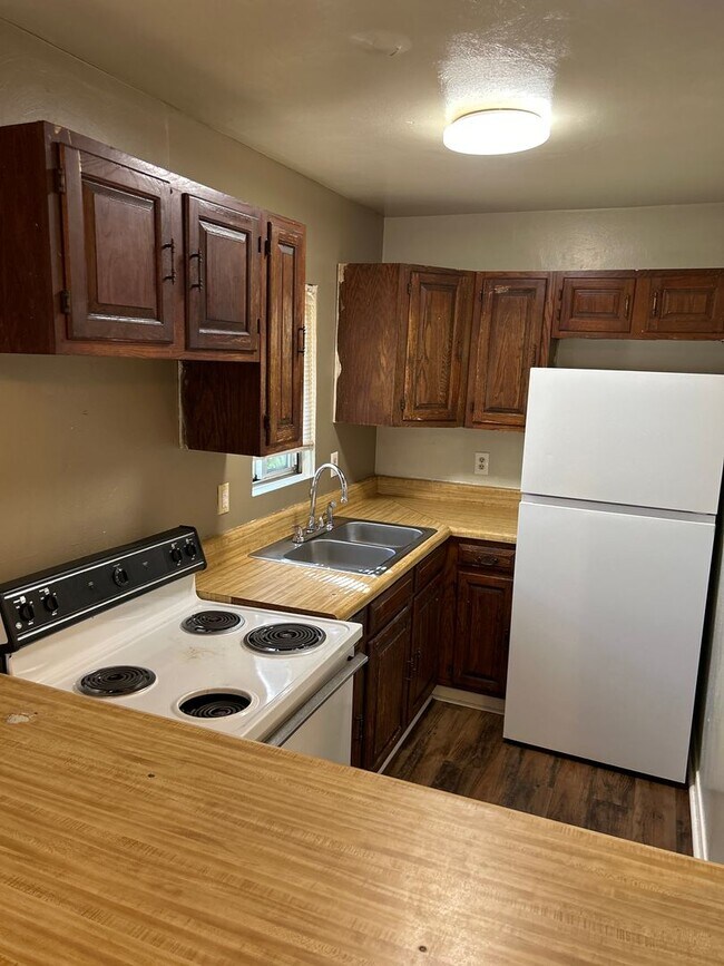 Foto del edificio - 11 Patton Ave NE