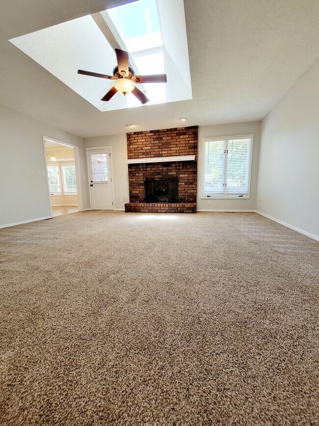 Foto del edificio - Primrose Market Place Area - Mission Hills Subdivision