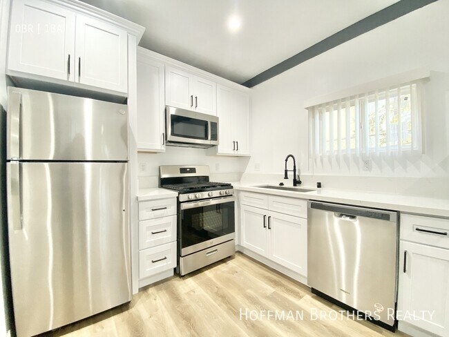 Foto del edificio - 2360 W Washington Blvd