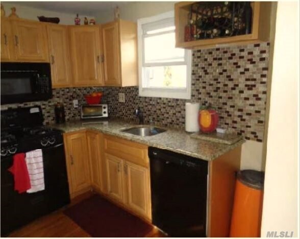 Building Photo - 27 Remsen Ave