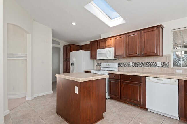Foto del edificio - 30 Winchester Canyon Rd