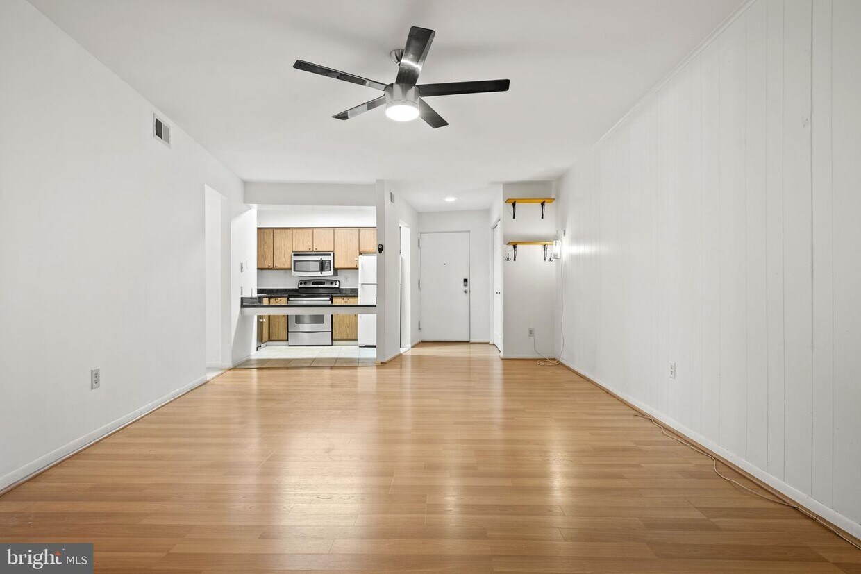 5808 Royal Ridge Dr Unit P, West Springfield, VA 22152 Room for Rent