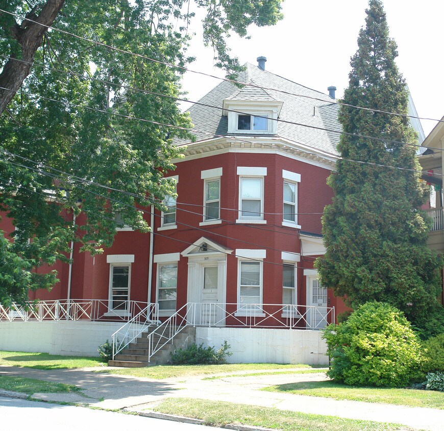 Building Photo - 309 W 8th St