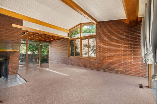 Building Photo - Unique 1950's home in Greeley