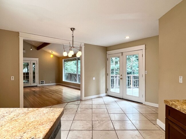 Building Photo - 10340 Fischer Pl NE