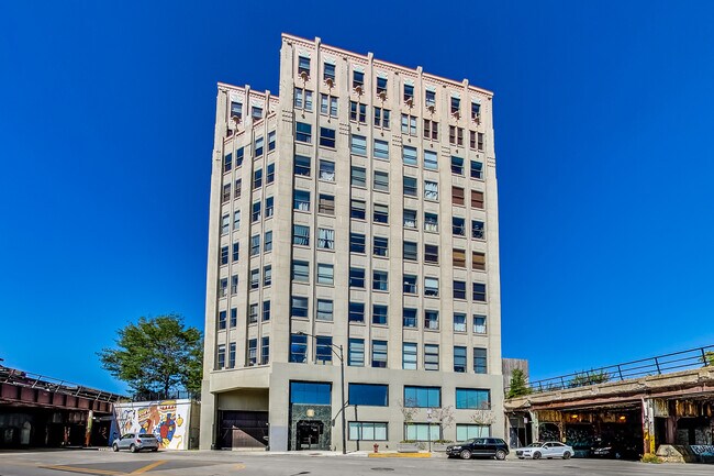 Foto del edificio - 1550 S Blue Island Ave