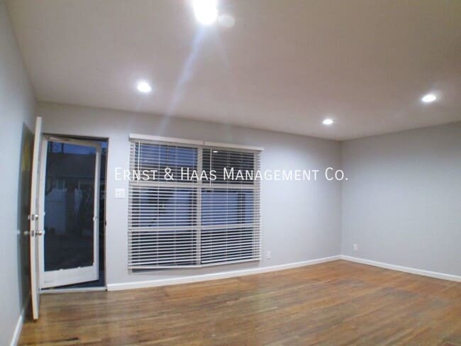 Building Photo - Beautiful 4 Bedroom Home in Prime Long Bea...