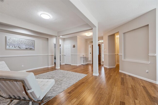 Building Photo - 20718 Whitevine Way