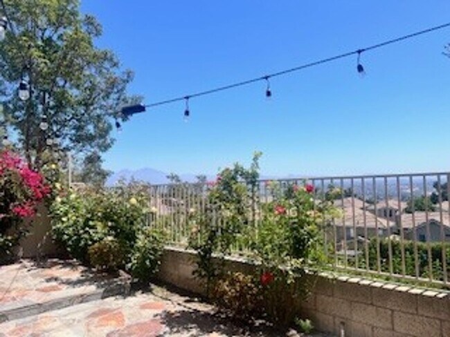 Foto del edificio - PICTURE PERFECT 2 BR/2 BATH PLUS LOFT  DETACHED HOME IN GATED COMMUNITY