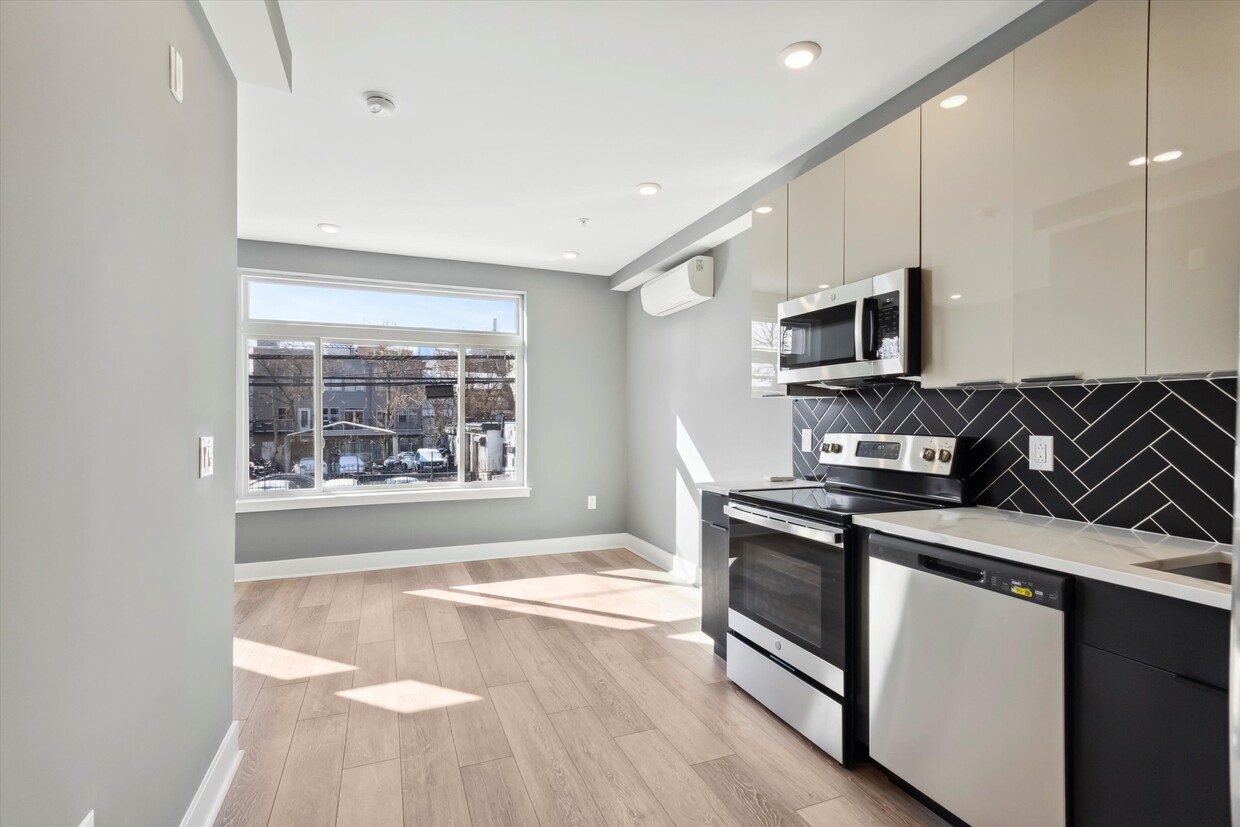 Primary Photo - 1615 Poplar St