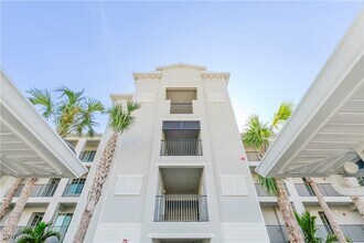 Building Photo - 15285 Grn Acrs Ave
