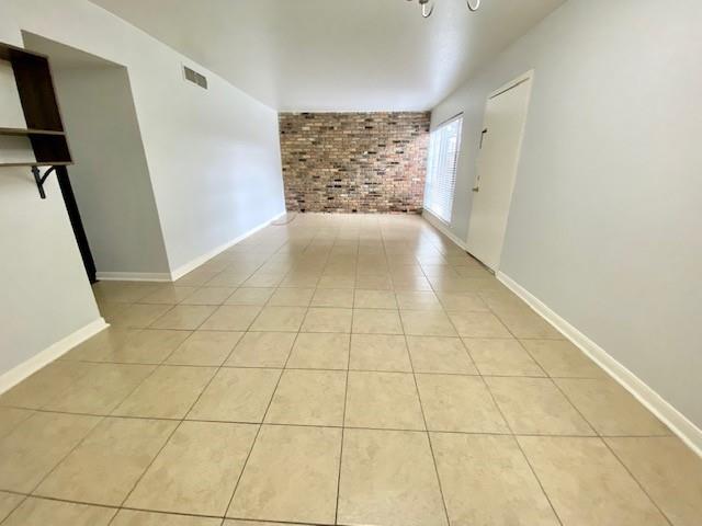 Building Photo - 2101 Fountain View Dr