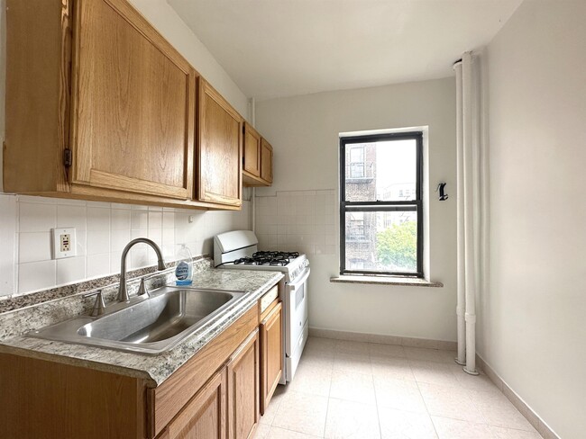Foto del edificio - 117 Corbin Ave