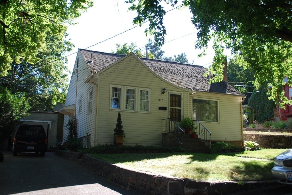 Primary Photo - 215 SW McKenzie St