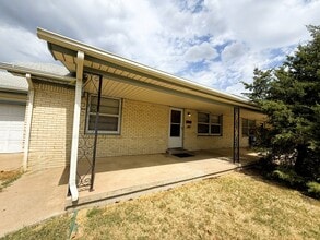 Building Photo - 4904 E 9th St N