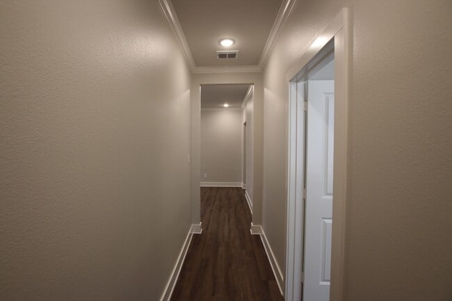 Building Photo - Available Now! Luxury 3 Bedroom 2 Bath Tow...