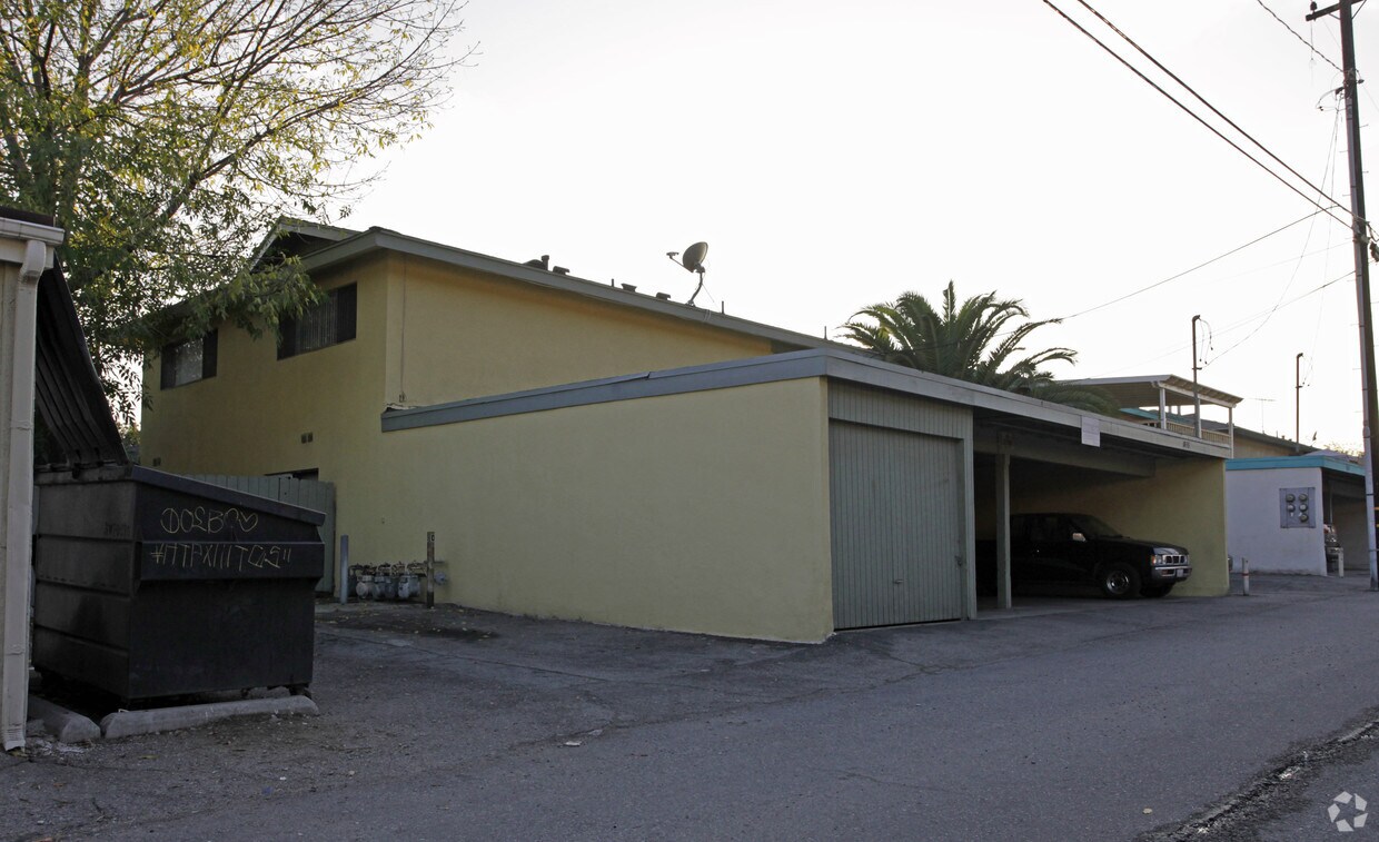 Building Photo - 1033 Springfield St