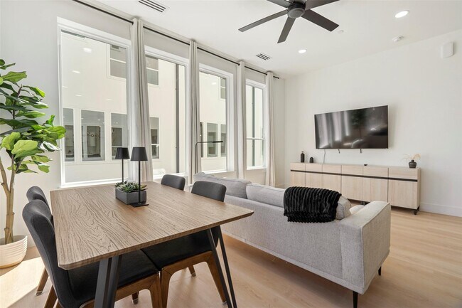 Foto del edificio - 2019 California Dr