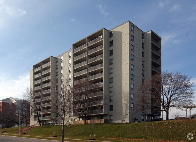 Building Photo - 297 Queens Ave