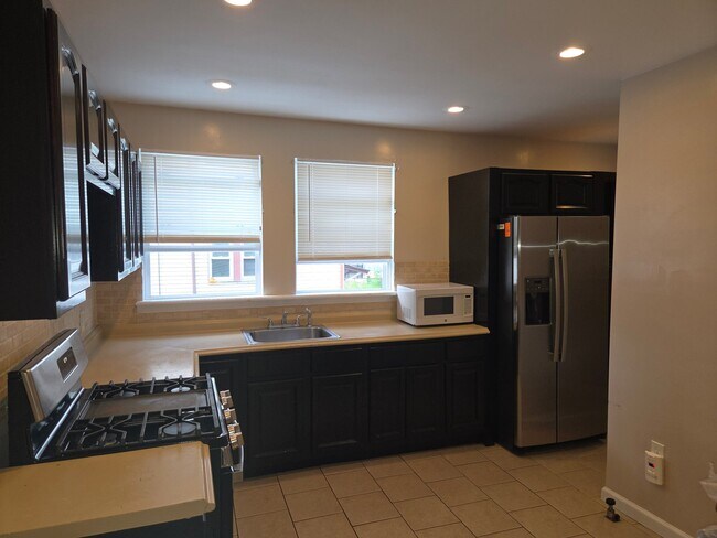 Foto del edificio - 48 Hazelwood Ave