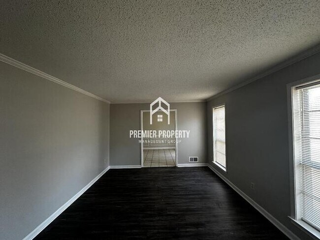 Foto del edificio - 6018 Fox Ridge Dr