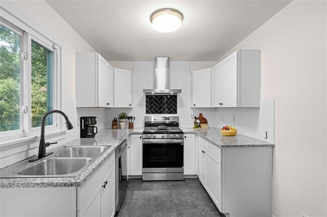 Foto del edificio - 2262 Ajax Dr NW