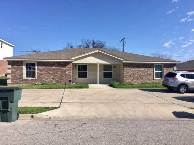 Primary Photo - 103 Kings Ct
