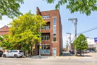 Building Photo - 2358 N Damen Ave
