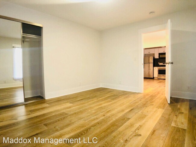 Building Photo - 651 Angelus Pl