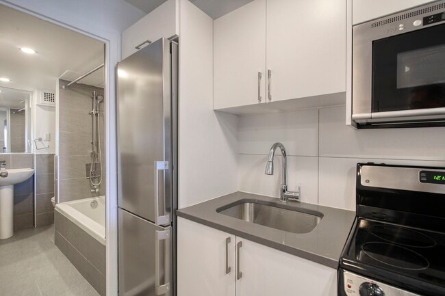 Building Photo - 3460 Rue Durocher