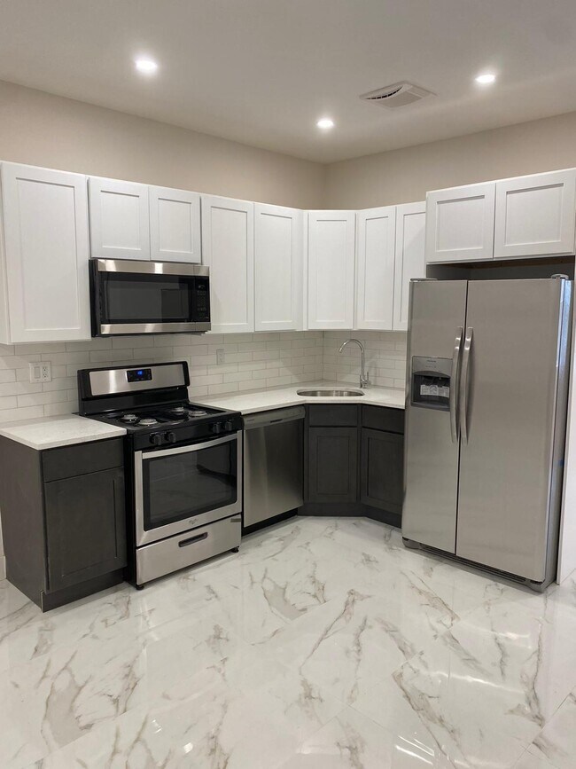 Foto del edificio - 351 E 26th St