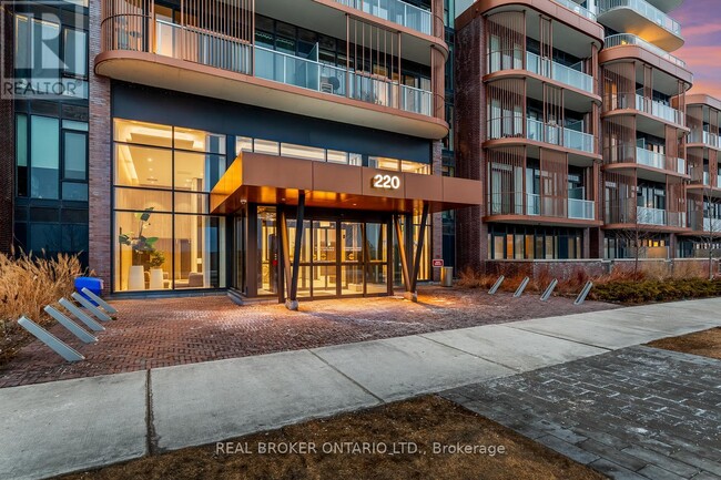 Building Photo - 220 Missinnihe Way