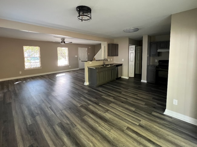 Foto del edificio - 4712 Silverdene St