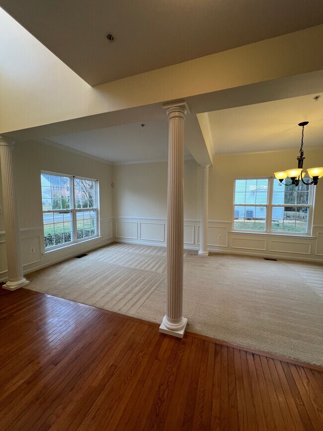 Foto del edificio - 45593 Pleasant Mill Dr