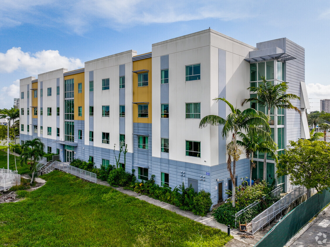 1750 NE 124th St North Miami, Florida, 331811750 NE 124th St North Miami, Florida, 33181 - Biscayne Commons Residence Hall