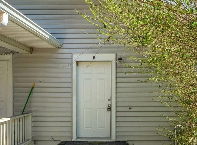 Photo - 112 S Seminole Dr - Unit B Apartment