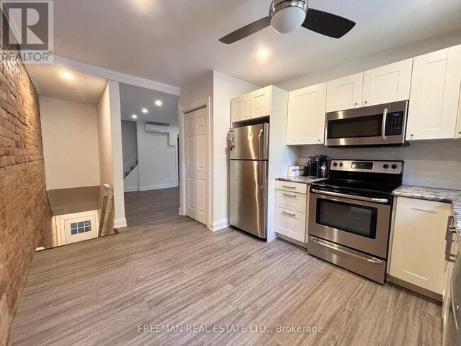 Building Photo - 340 Howland Ave