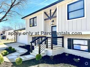 Building Photo - 3211 Wedgewood Dr