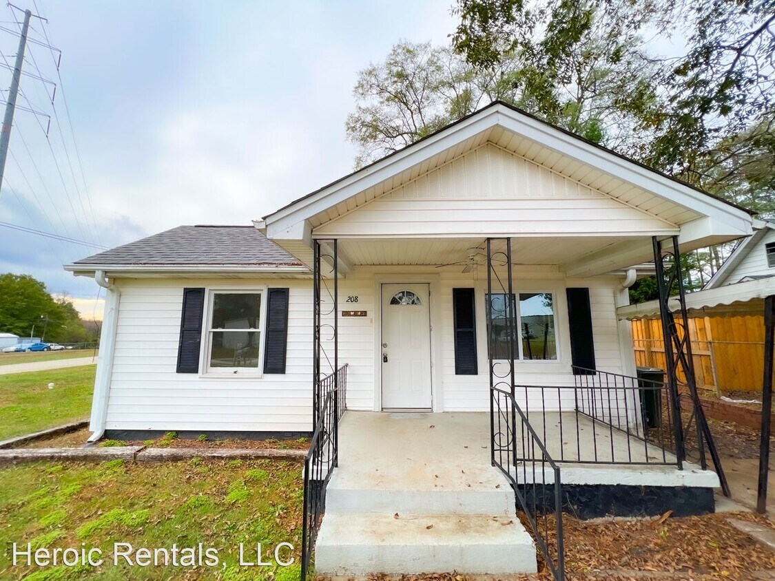 2 br, 1 bath House 208 Harvey Road House Rental in Greer, SC