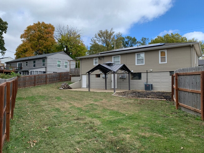 Building Photo - 624 NE 39th Terrace