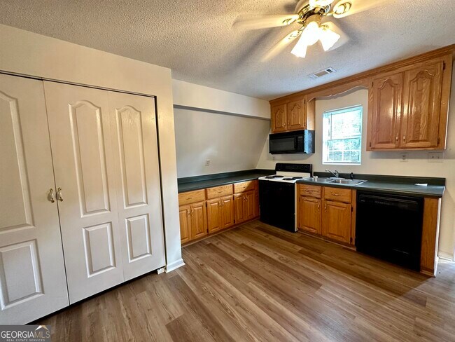 Foto del edificio - 110 Cedar Ln NW