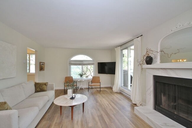 Building Photo - 318 Tanguay Crt