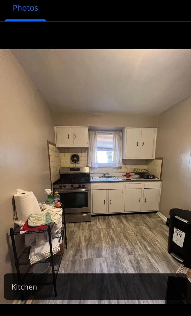 Kitchen - 5833 Reach St