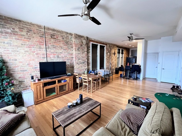 Foto del edificio - 2129 N Southport Ave