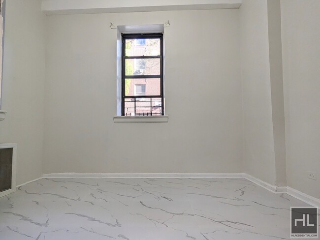 Building Photo - Huge renovated apartment 34 ROAD