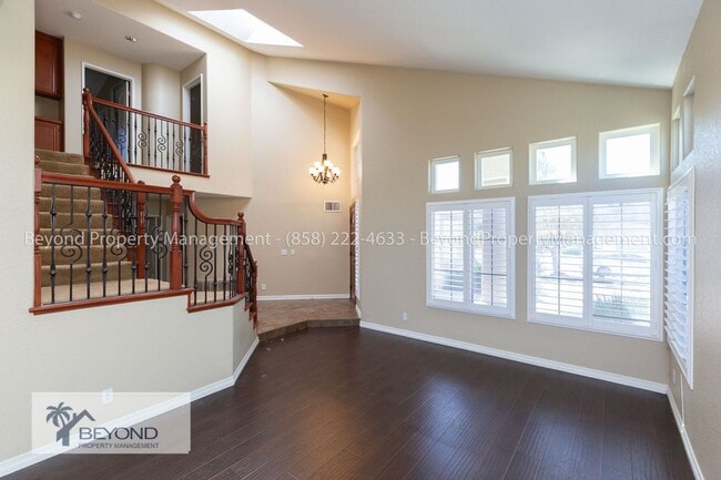 Foto del edificio - ELEGANT 4BR/2.5BA H in HOME IN OCEANSIDE P...
