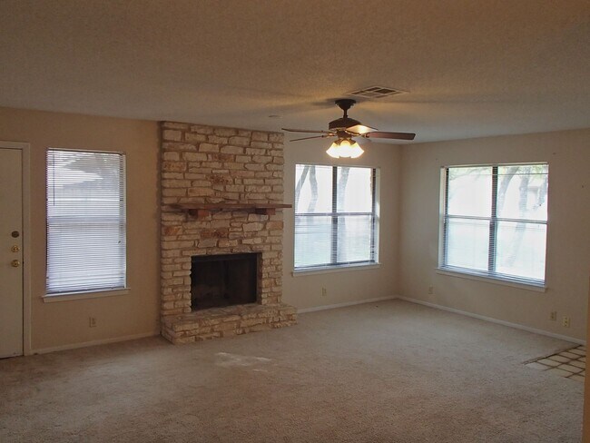 Building Photo - 919