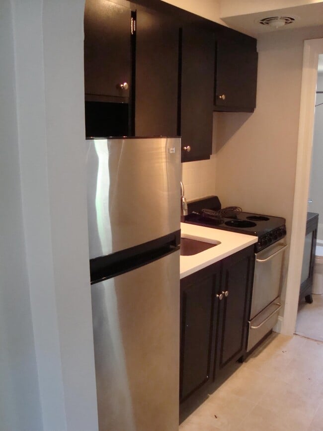 Building Photo - 341 Des Peres Ave