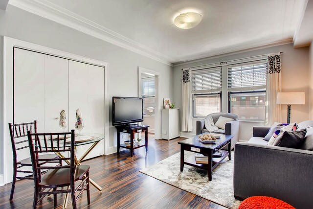 Foto del edificio - 3604 N Pine Grove Ave